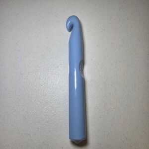 Boye T30 30mm Large Crochet Hook Blue Plastic Jumbo Ergonomic 10 Inch